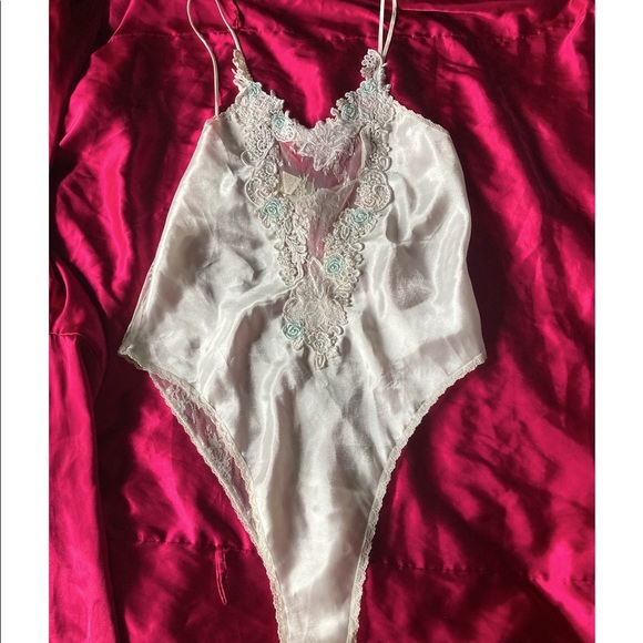 Victoria’s Secret Gold Label White Satin and Lace Teddy with Floral Detail - Picture 2 of 11